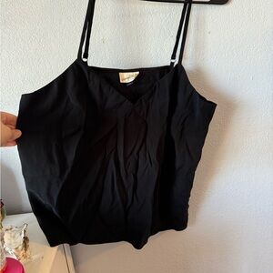 Universal threads black top